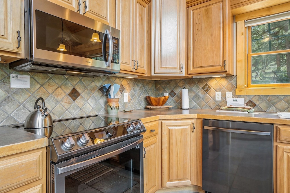 Solitude Bobcat 5- Estes Park 2 Bedroom Condo by RedAwning - Property Image 19