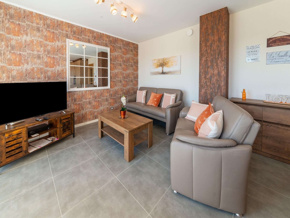 Spacious Getaway Near Spa F1
