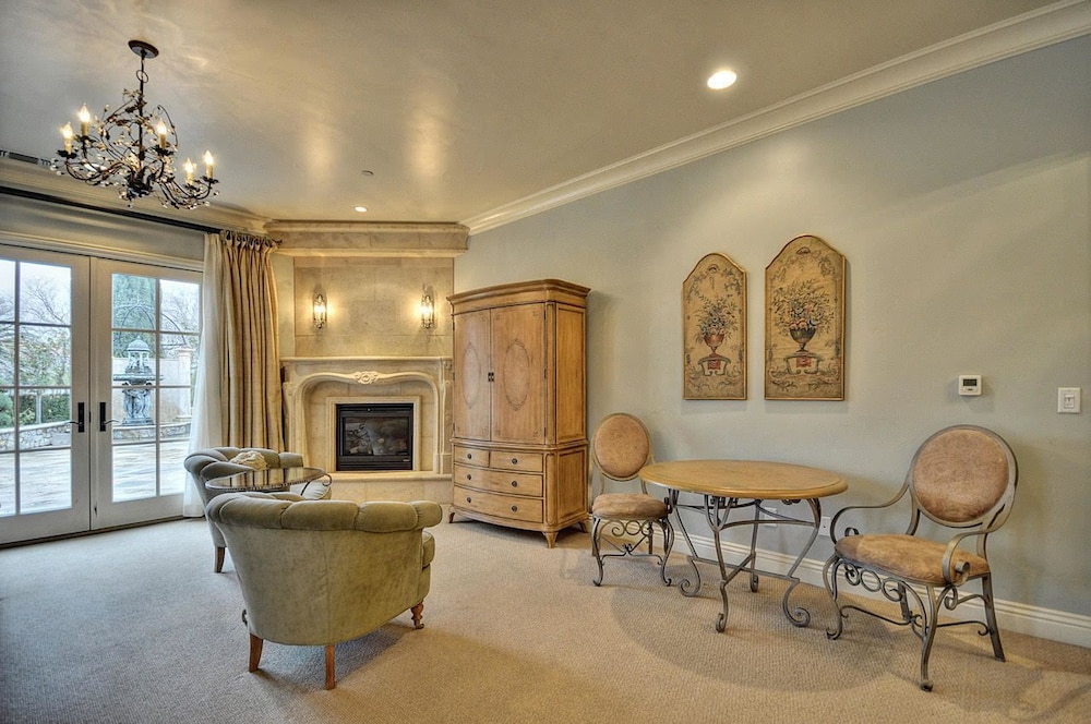 Villa Arden Hills