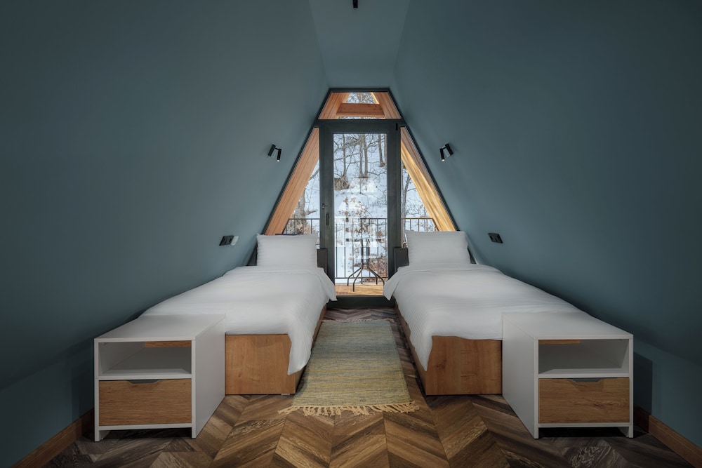 Ari Home Aghveran