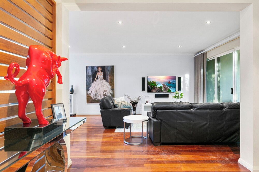 Walk to Beach Coastal Home in Coogee