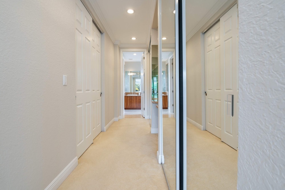 NEW 3-story Townhome With Pool Room Expansive Balcony Seconds Away From Las Olas