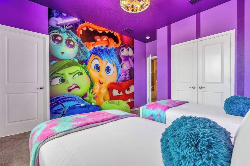 Upstay Epic 15br Mansion for Big Groups Near Parks