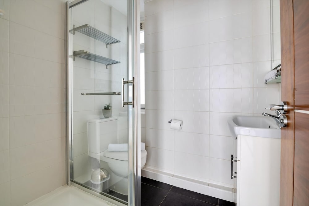 Lovely Charing Cross Apartment