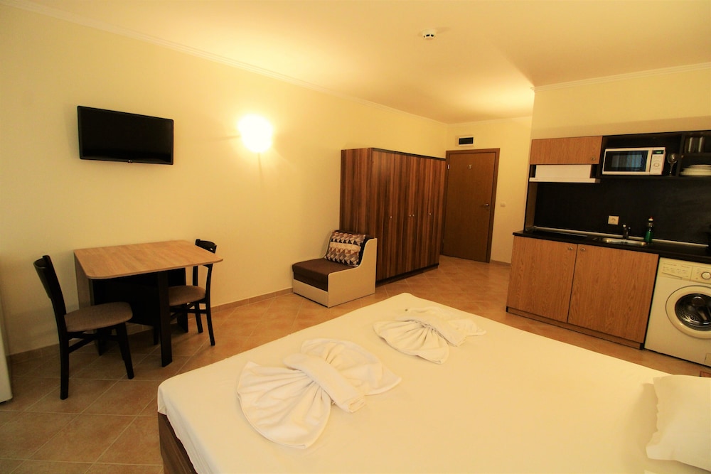 Menada Negresco Apartments view 3