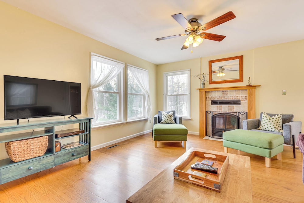 Family Home w/ Game Room & Decks in Etlan!