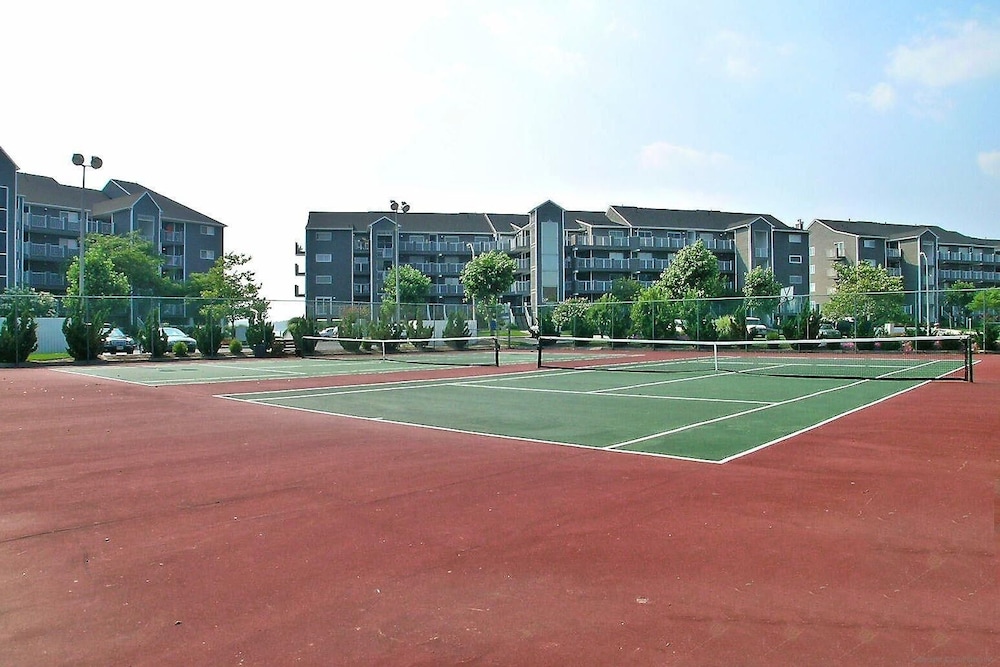 Harbour Island 403l 2 Bedroom Condo by RedAwning