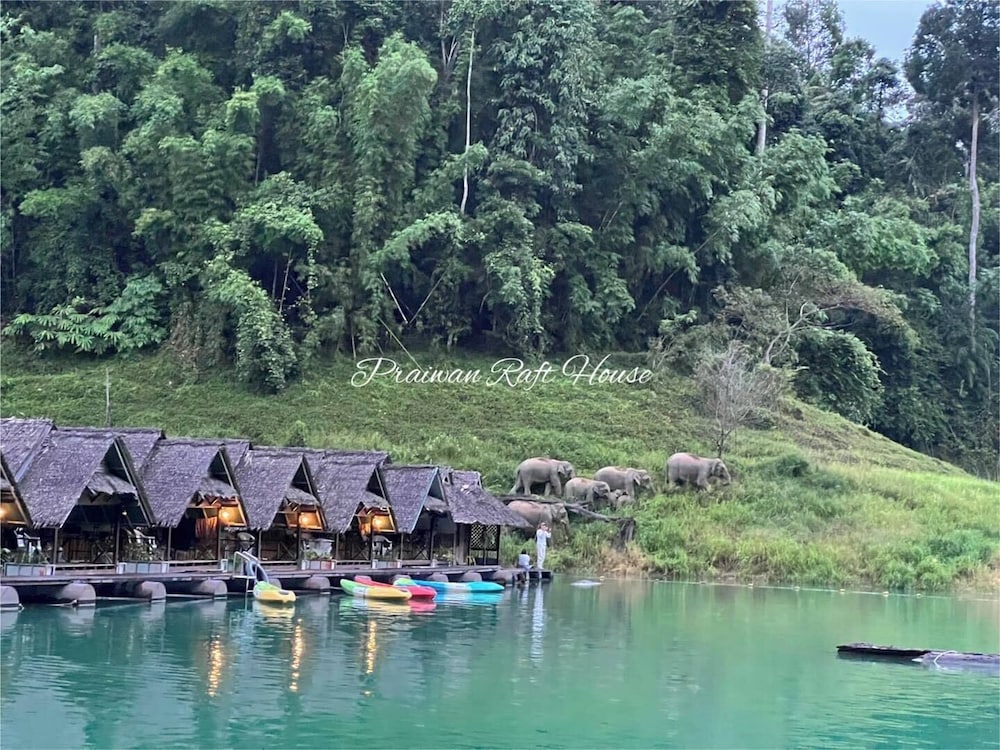 PraiwanRaftHouse