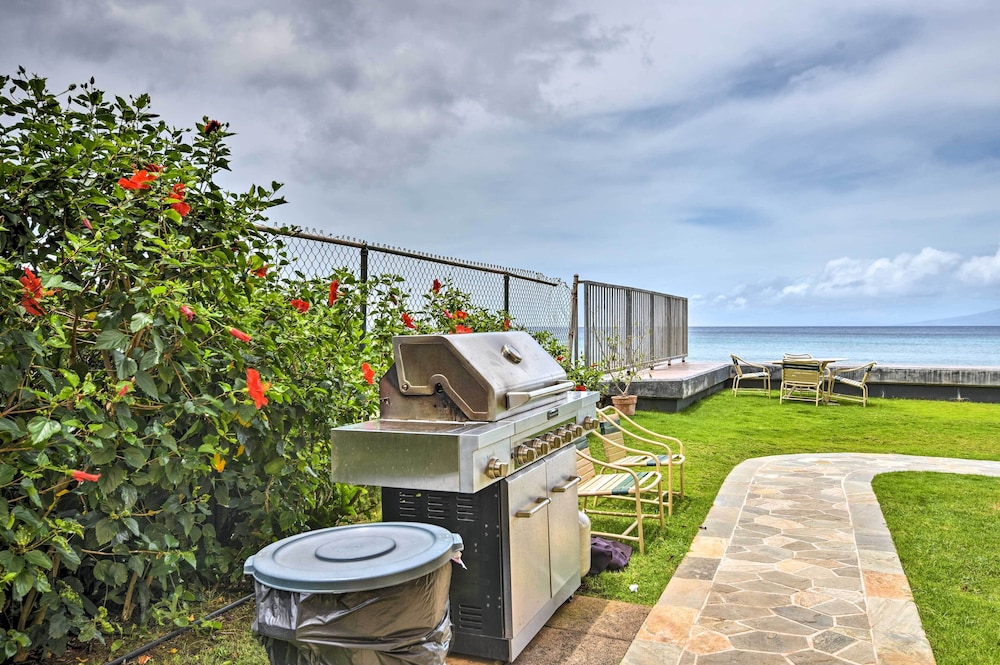 Beachfront Lahaina Condo w/ AC: Featured on Hgtv!