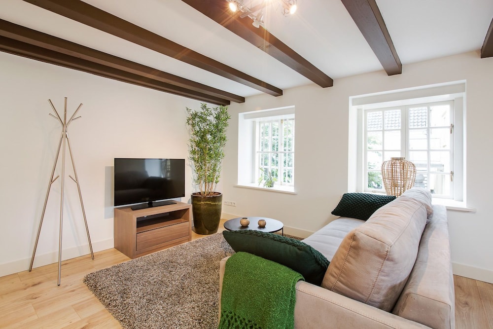 Canal Garden Apartment 11