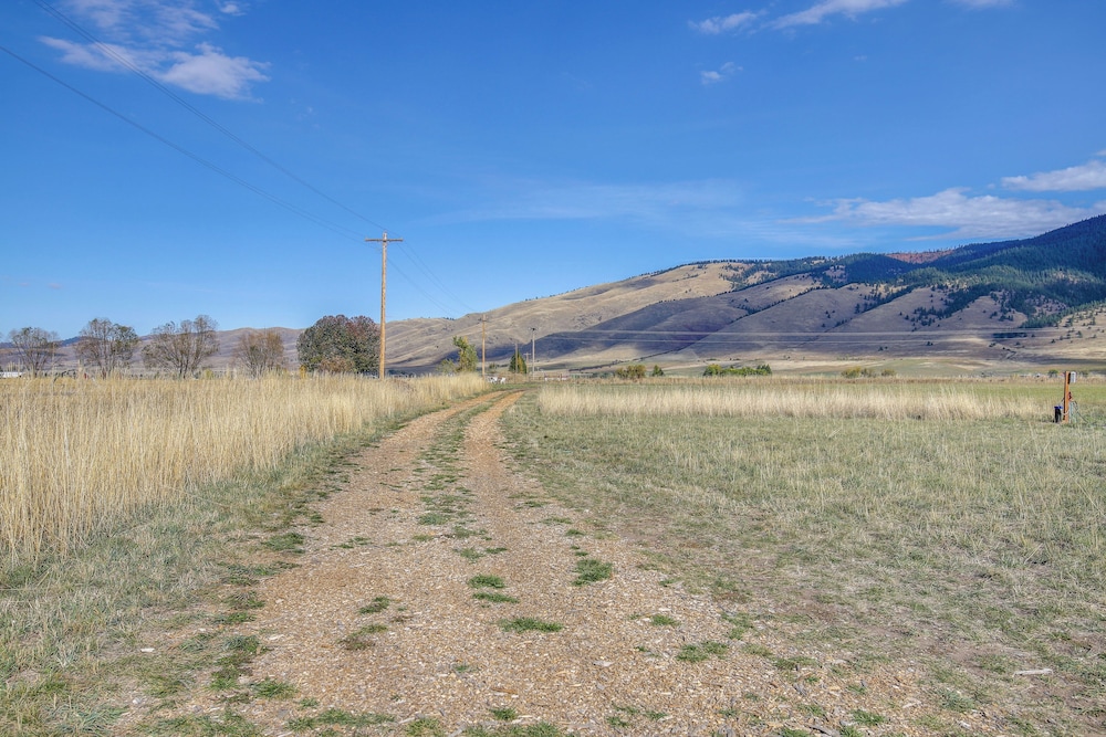 Arlee Studio w/ Mountain Views: 29 Mi to Missoula