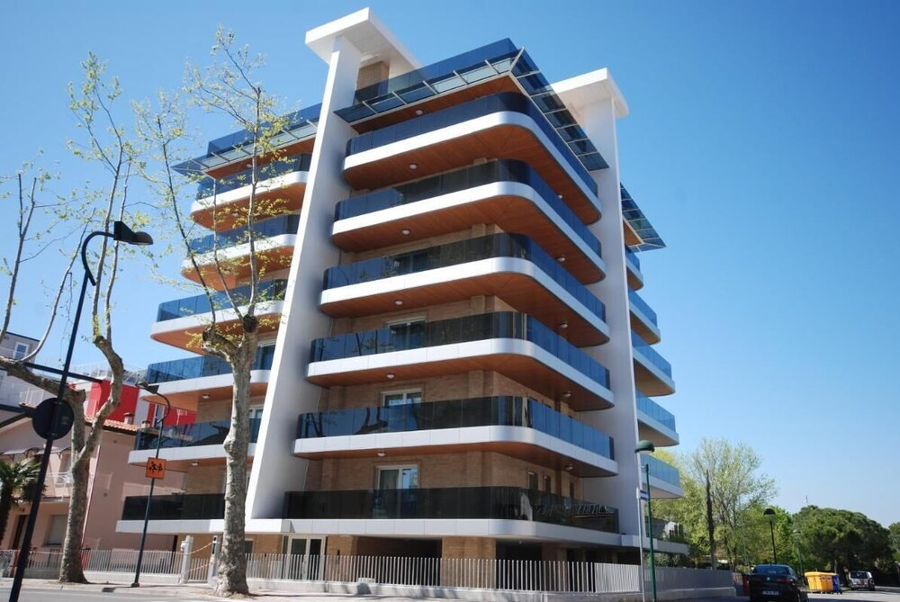 Elegant Residenza Monica 2 Two Bedroom C6 Sleeps 6 view 4