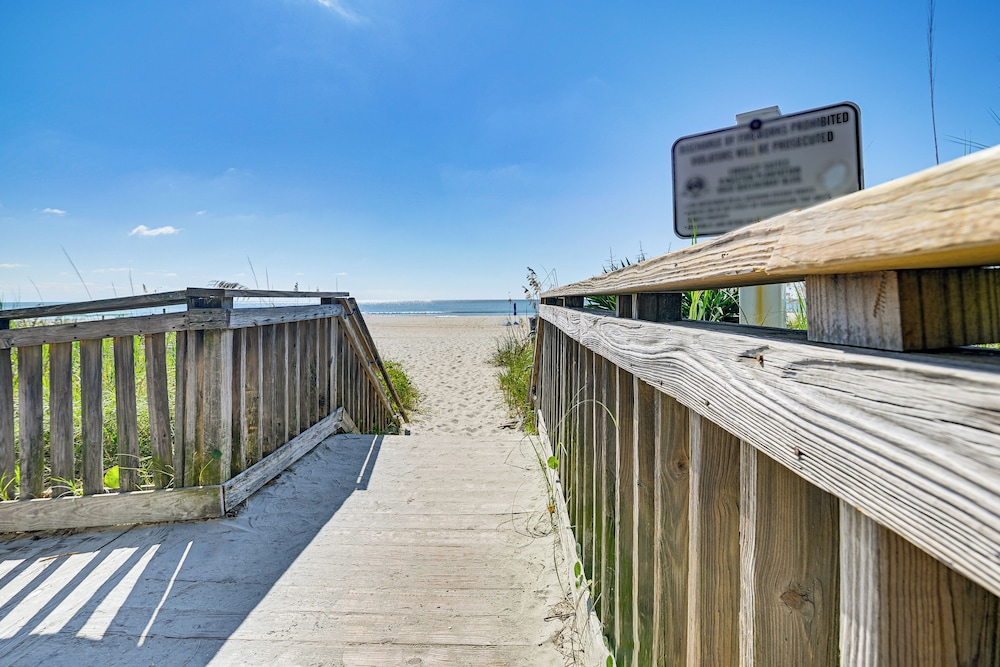 Unwind Poolside & Walk to Ocean! Myrtle Beach Unit