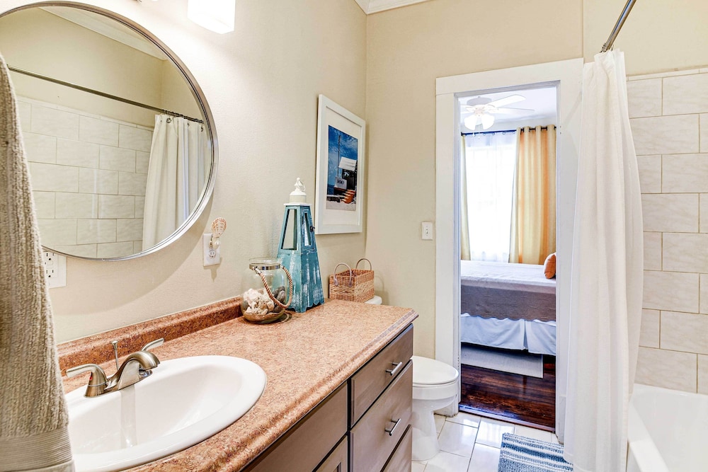 Walk to Beach: Galveston Home w/ Fenced Yard!