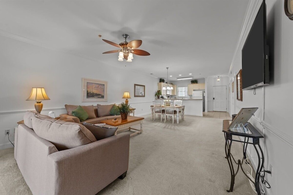 Magnolia Pointe Luster Leaf 4887-203 2 Bedroom Condo