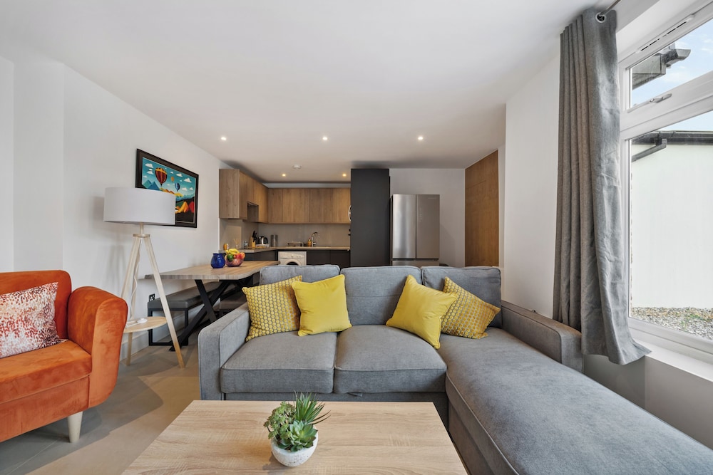 Sebright House