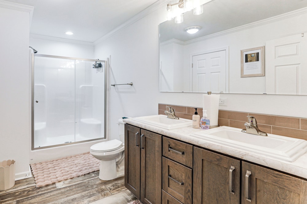 Dog Friendly, Screened Porch: St Stephen Retreat!