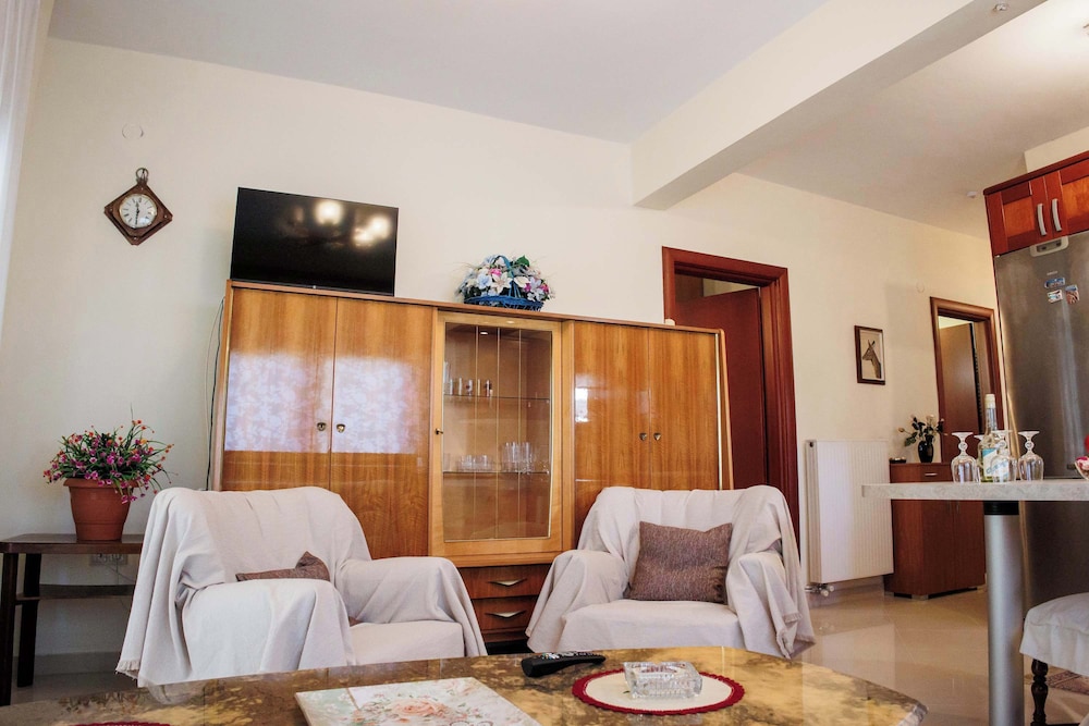 Anastasia s Kastoria Cozy Modern Garden Retreat