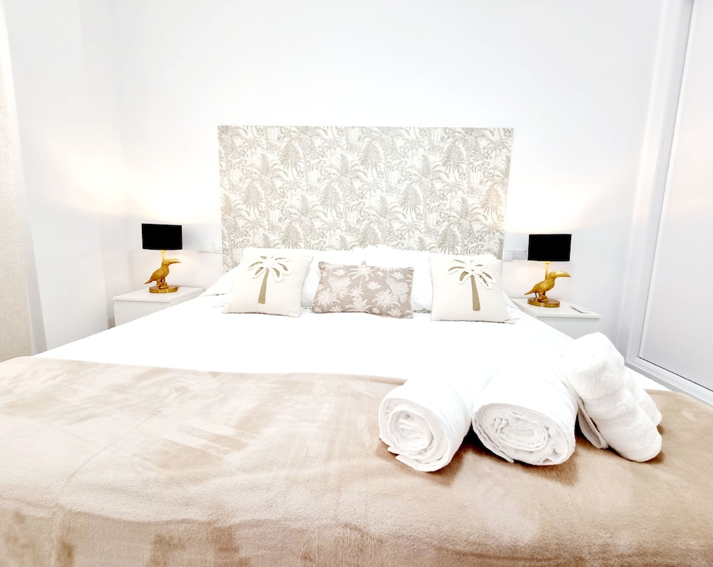 Modern and Cozy Apartment Just Steps From Los Locos Beach