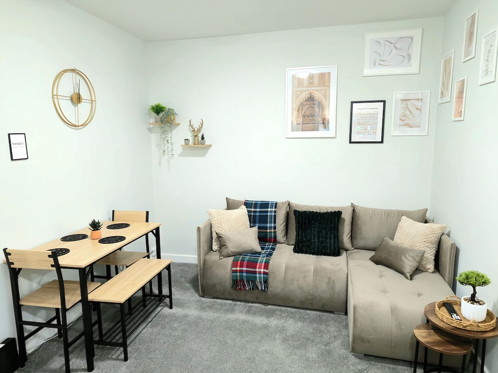 3-Bed Home in Glasgow
