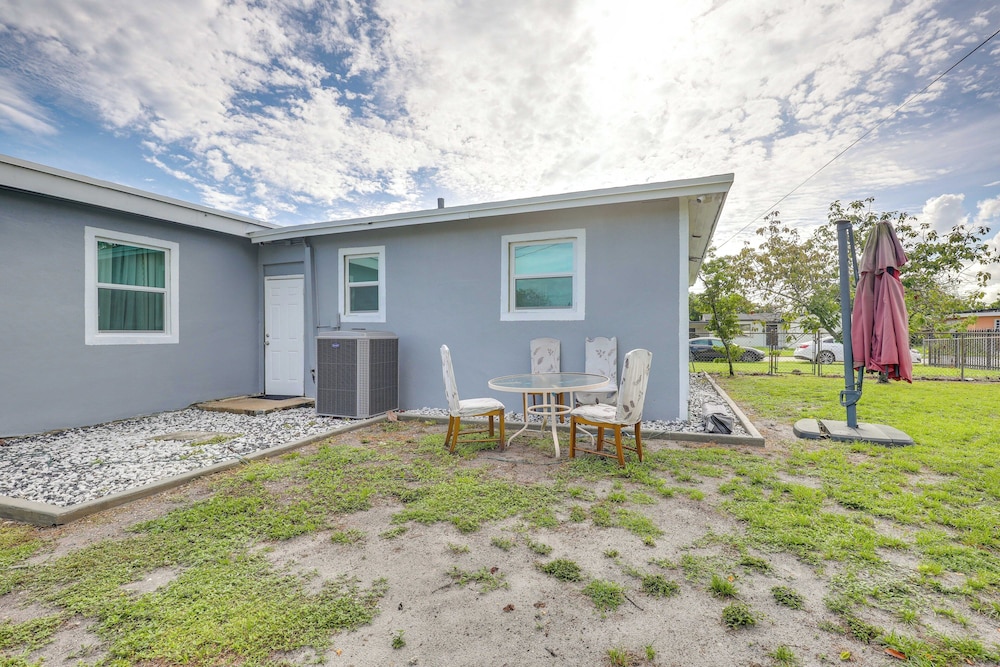 2 Mi to Hard Rock Stadium: Home w/ Spacious Yard