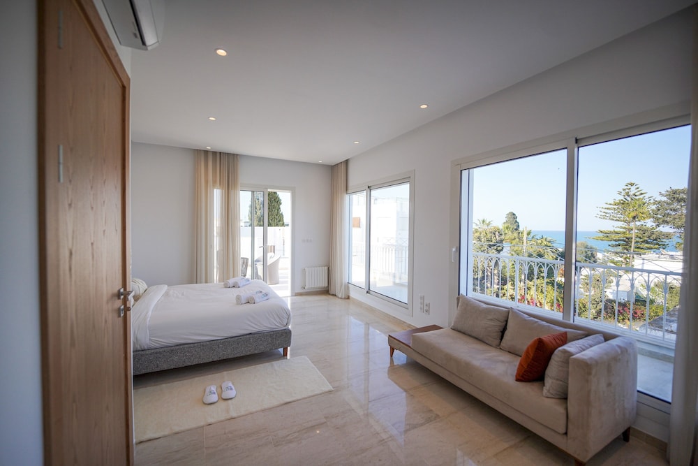 Villa Hermes Seaside and Luxurious