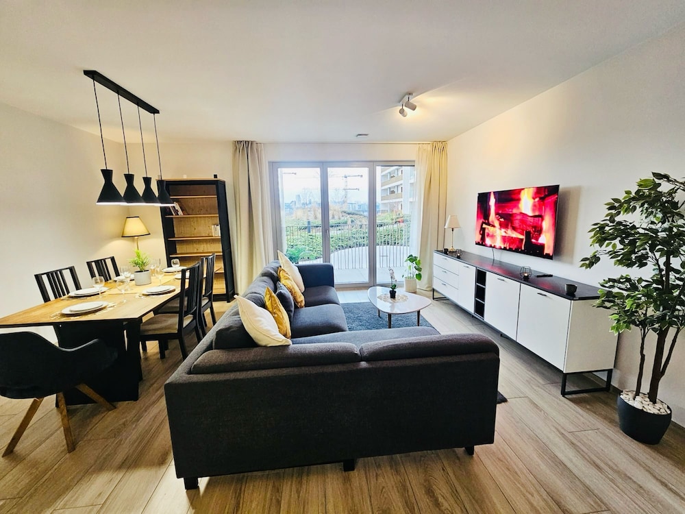 Serene 2 bedroom flat with terrace