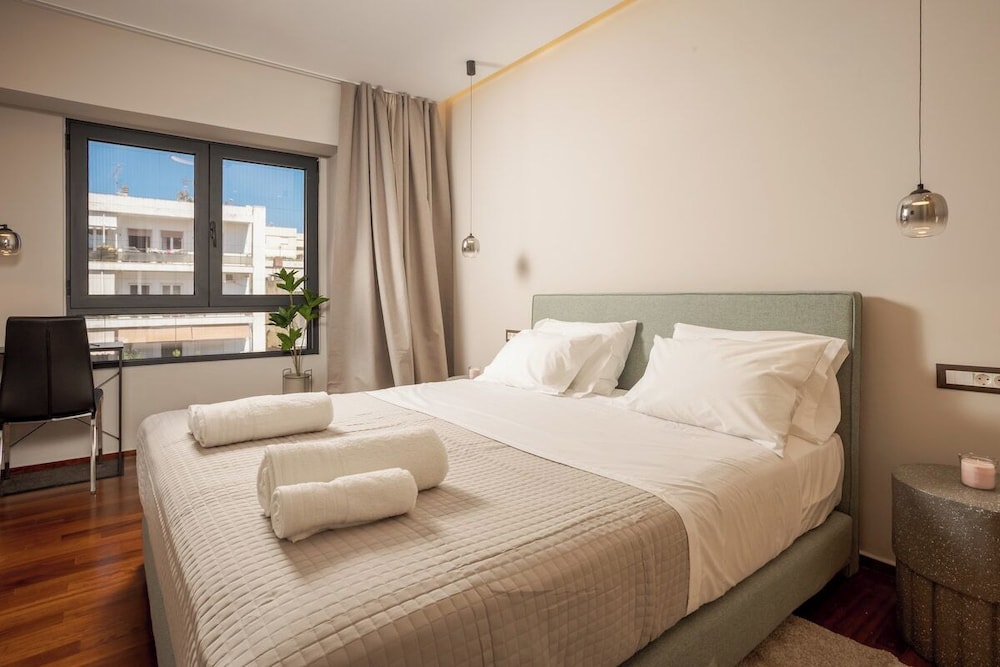 Demmi Central 2BR Designer Apt