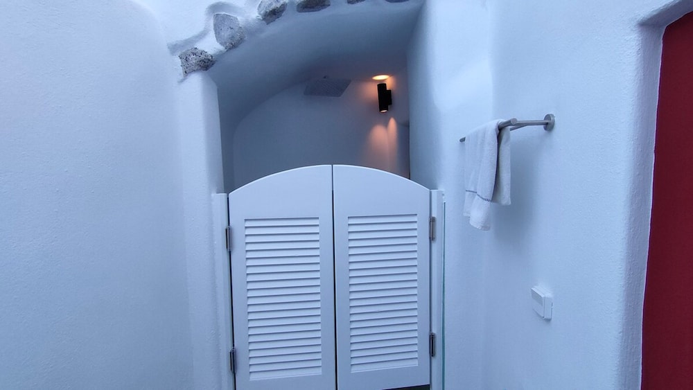 The Commander s Cave