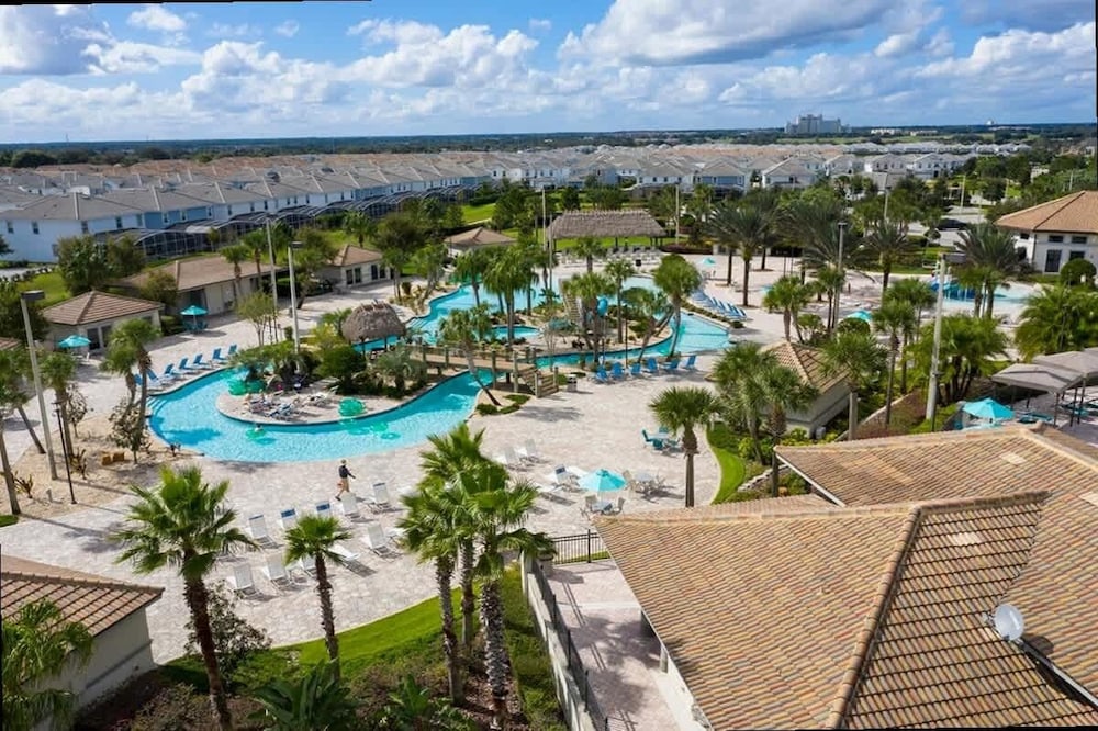 Modern 2Bd Townhome Minutes to Disney w Waterpark