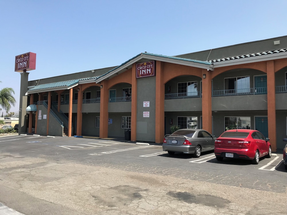 Corona Inn