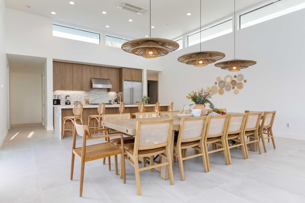 Sleeps 34 2 Villas, Pool, Pickleball + Bocce Polo Villas Elara by Avantstay
