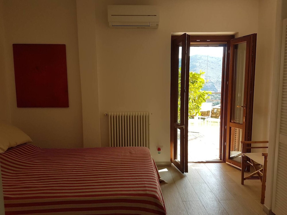 Charming Porto Santo Stefano Apartment With Pool Access