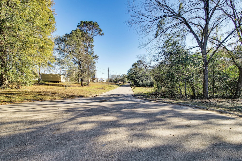 1 Mi to Dtwn Enterprise: Pet-friendly Home w/ Yard