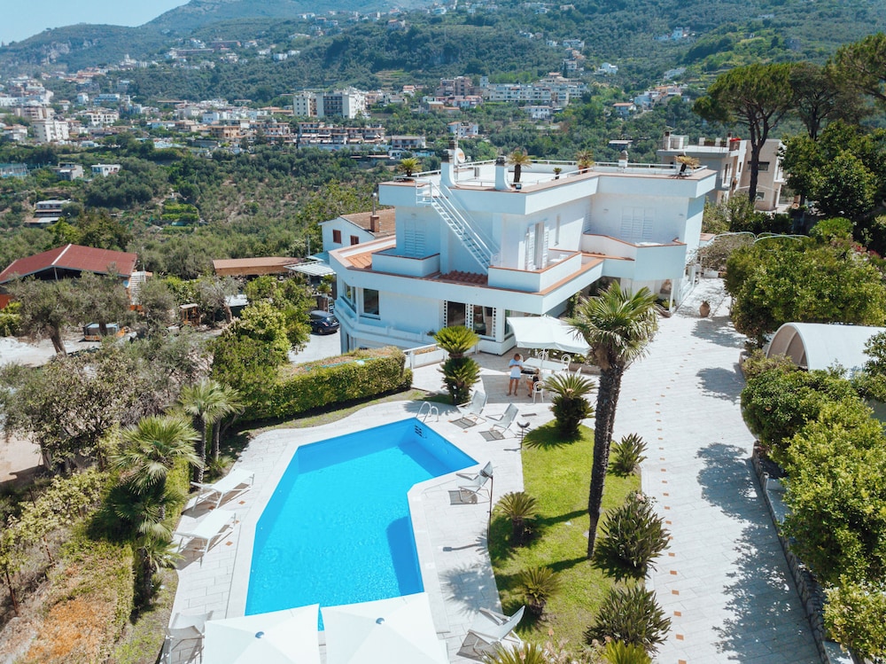 Luxury Villa In Sorrento Coast Swimming Pool & View