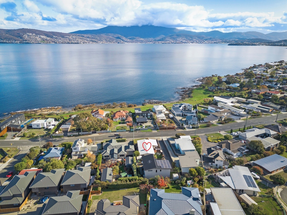 Tranquil Tranmere- City Views- 3 Bedroom