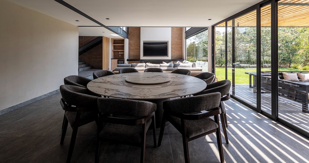 Casa Cundi-Contemporary Living in Nature