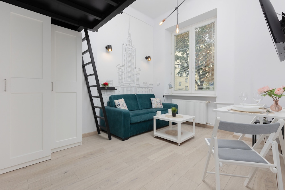 Aleja Wyzwolenia Studio by Renters view 3