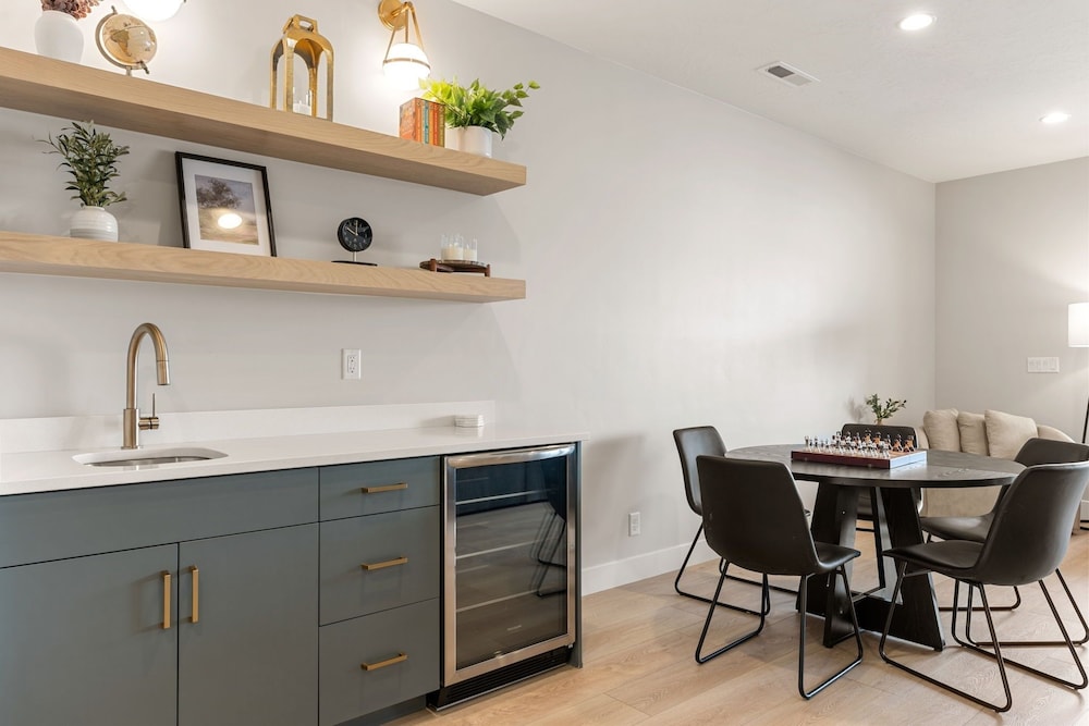 Weekend Vibes 5 Bedroom Townhouse