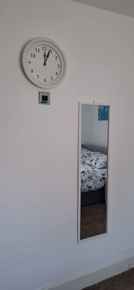 Spacious 3 Bed 2 Baths Free Wifi Central Location
