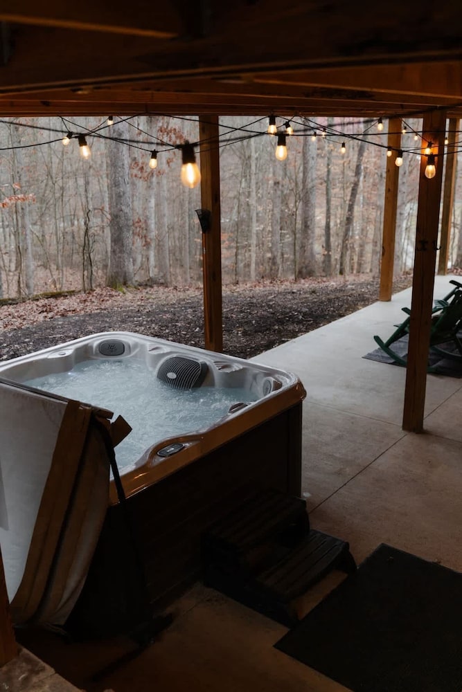 Sleeps 16! Luxury Cabin With Game Room & Hot Tub