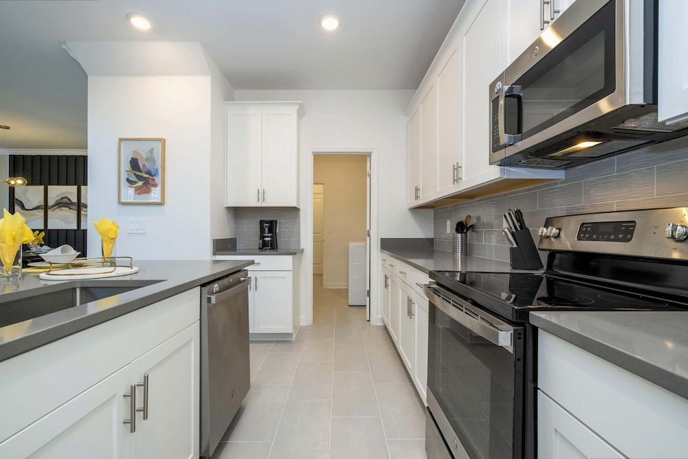 Themed 5Bd Family Villa w Pool Spa Near Disney