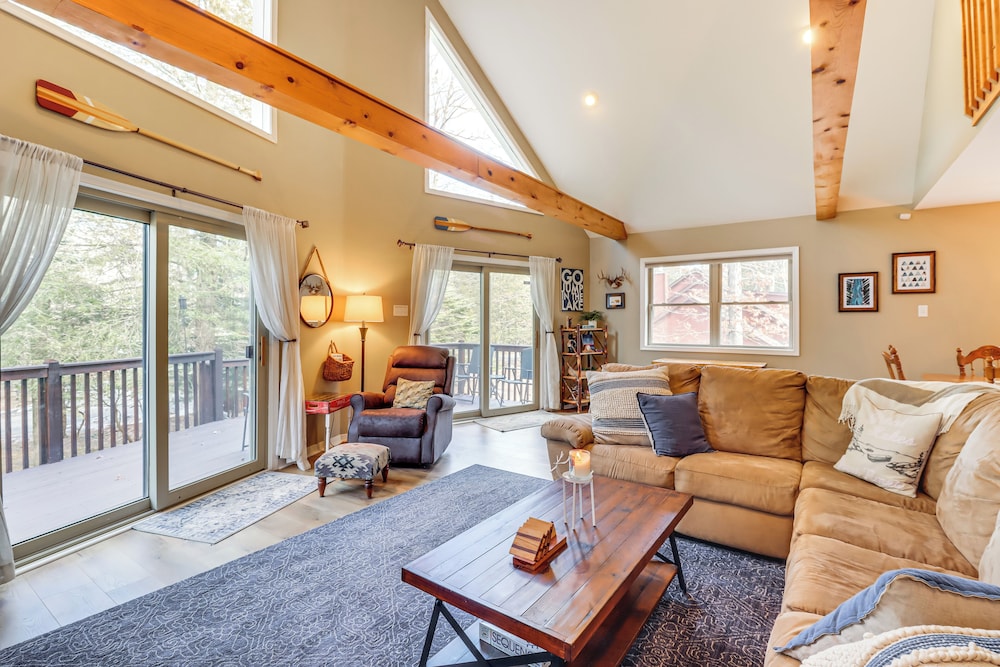 Walk to Lake Harmony: Family Retreat w/ Decks!