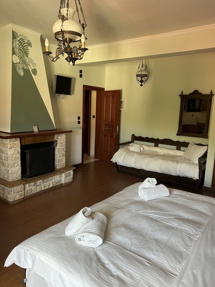 Aristarchos Lodge