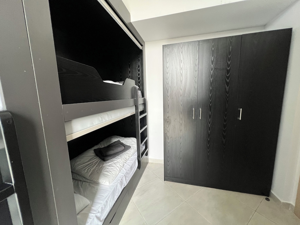 Grapeful Stay – Luxury Hostel Binghatti Avenue Tower Al Jaddaf