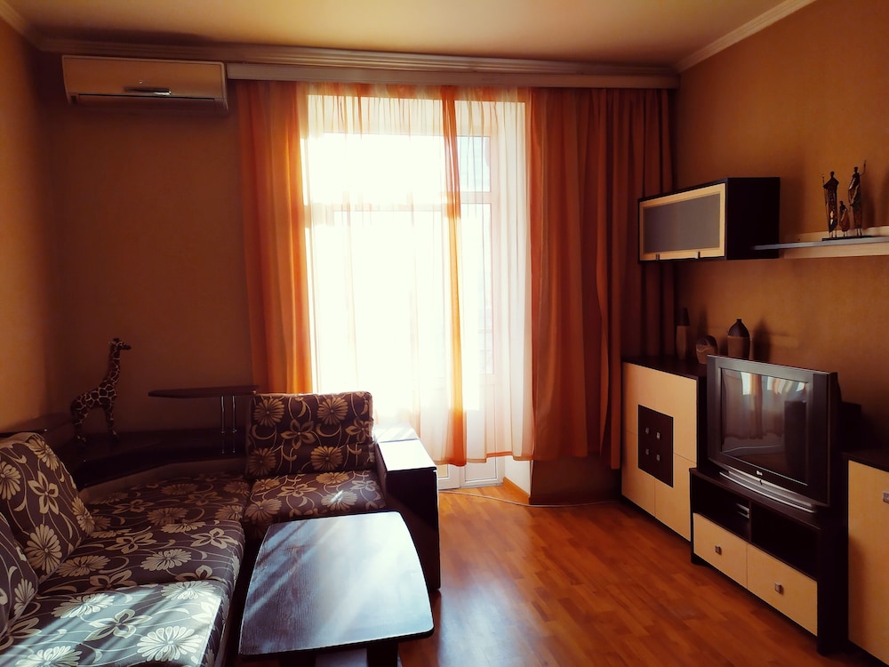 KyivHome Basseyna 17 City centre view 5