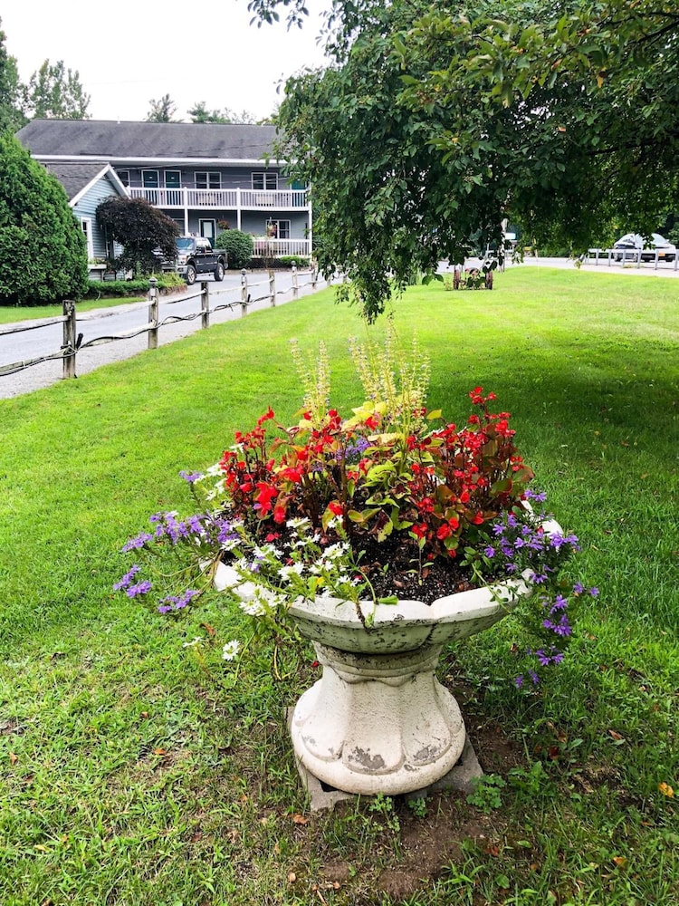 Hotel Lyn Aire Motel - Image 1