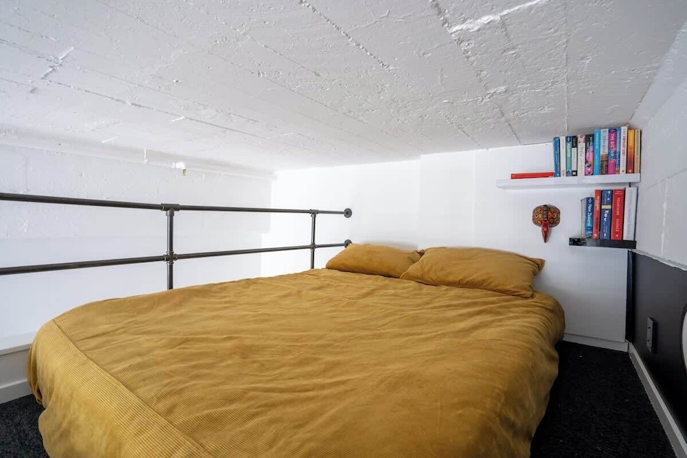 Cosy CBD Loft Walk to Dining+Shopping Zodiak Stays