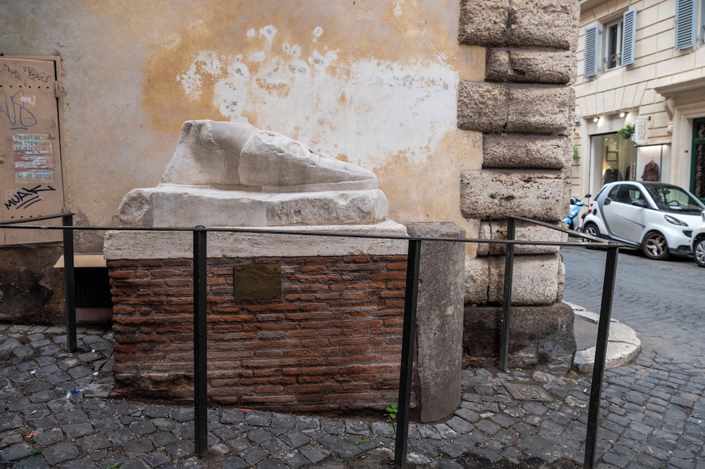 Pantheon Apartments