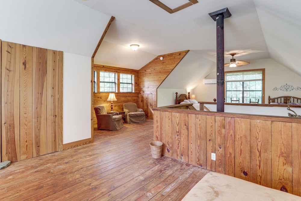 Trails & Creek On-site: Ozarks Retreat on 23 Acres